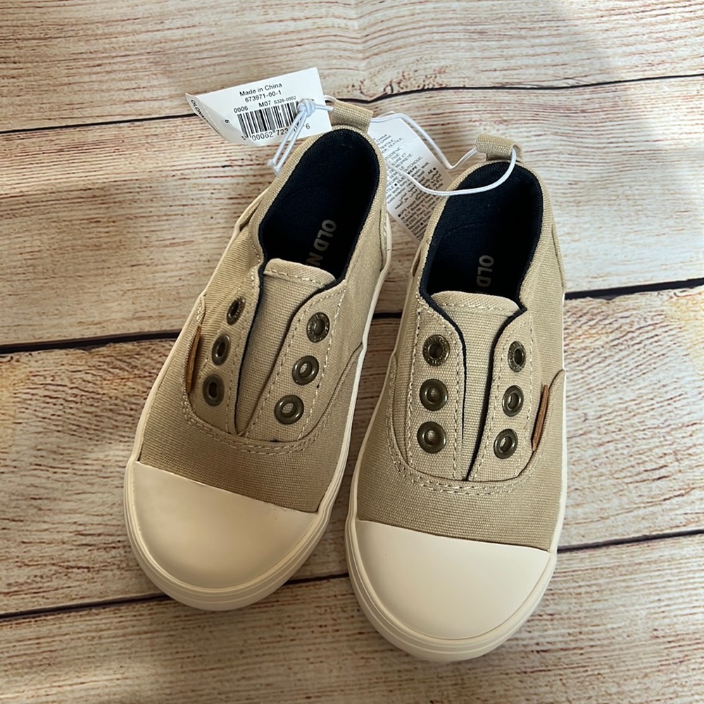 NWT Toddler Boys Size 6 Old Navy Khaki Slip On Tennis Shoes